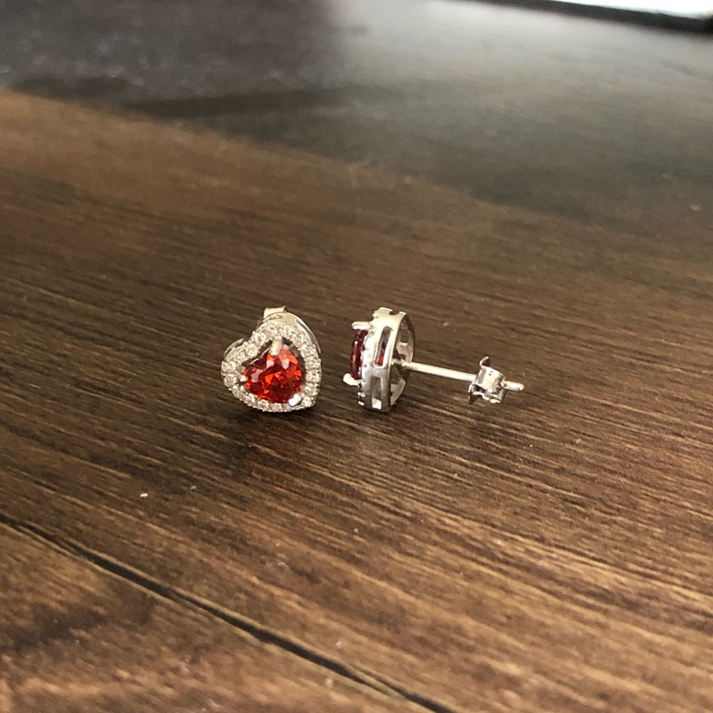 ✨3/$15✨ NEW Dainty Crystal Heart Studs